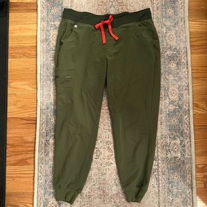FIGS jogger scrubs size L/P